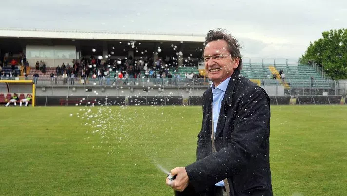 Gabrielli durante la festa promozione in B