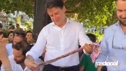 VIDEO Palermo, curiosità: Giuseppe Conte in città e sventola la sciarpa rosanero