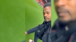 VIDEO / Evra, ma cosa fai? Mangia l’erba di Old Trafford!
