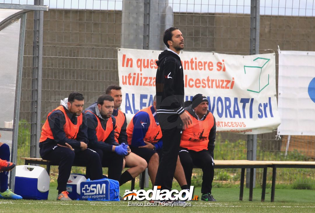  CAGLIARI, ITALY - MAY 05:  Palermo's U19 coach Giuseppe Scurto reacts during the Primavera 1 match between Cagliari Calcio U19 and US Citta di Palermo U19 at Stadio Renato Raccis on May 5, 20188.  (Photo by Enrico Locci/Getty Images) 