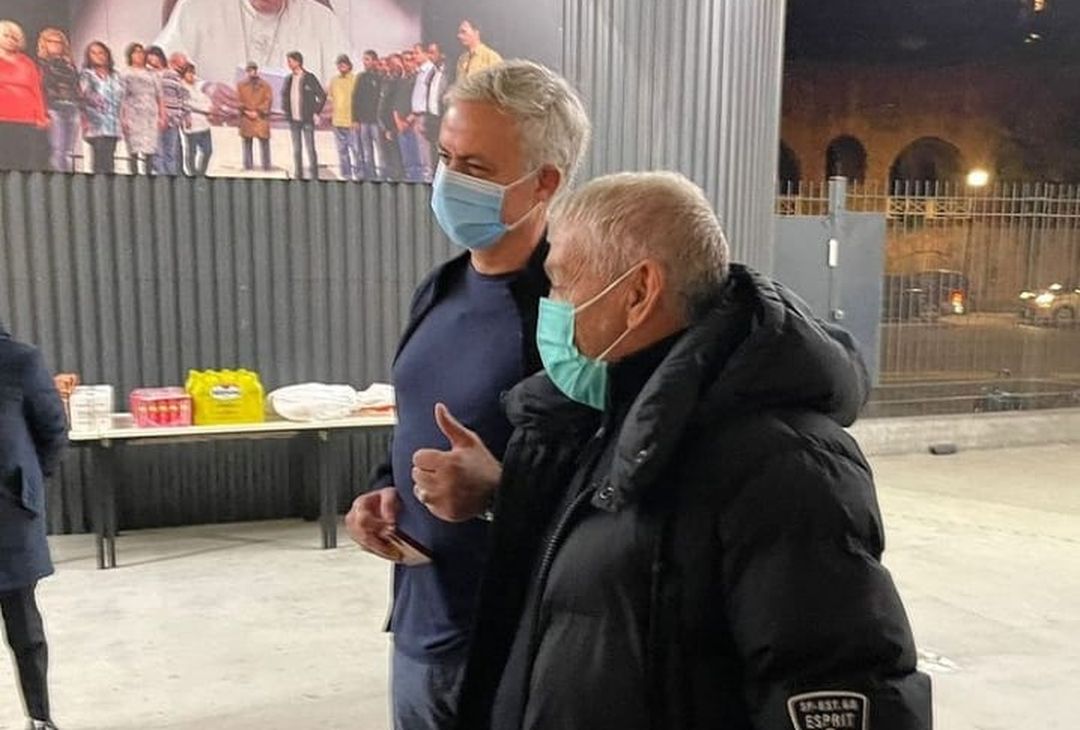 Mourinho in visita alla Caritas – FOTO GALLERY - immagine 2