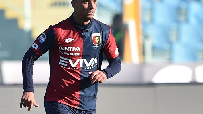 PESCARA, ITALY - FEBRUARY 19: Armando Izzo of Genoa CFC in action during the Serie A match between Pescara Calcio and Genoa CFC at Adriatico Stadium on February 19, 2017 in Pescara, Italy.  (Photo by Giuseppe Bellini/Getty Images) 