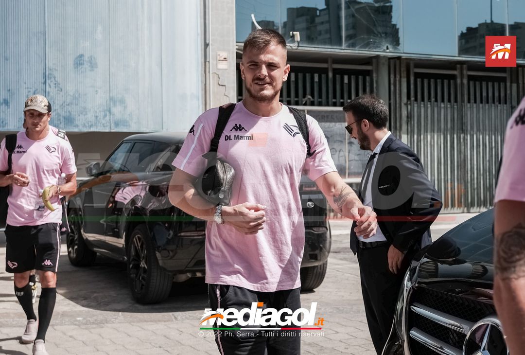 FOTO Frosinone-Palermo, i rosanero in partenza dallo stadio “Renzo Barbera” (Gallery) - immagine 29