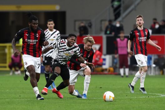 MILAN, ITALY - MARCH 18: Fred of Manchester United is challenged by Simon Kaer of AC Milan during the UEFA Europa League Round of 16 Second Leg match between AC Milan and Manchester United at San Siro on March 18, 2021 in Milan, Italy. Sporting stadiums around Europe remain under strict restrictions due to the Coronavirus Pandemic as Government social distancing laws prohibit fans inside venues resulting in games being played behind closed doors. (Photo by Marco Luzzani/Getty Images) MILAN, ITALY - MARCH 18: Fred of Manchester United is challenged by Simon Kaer of AC Milan during the UEFA Europa League Round of 16 Second Leg match between AC Milan and Manchester United at San Siro on March 18, 2021 in Milan, Italy. Sporting stadiums around Europe remain under strict restrictions due to the Coronavirus Pandemic as Government social distancing laws prohibit fans inside venues resulting in games being played behind closed doors. (Photo by Marco Luzzani/Getty Images)