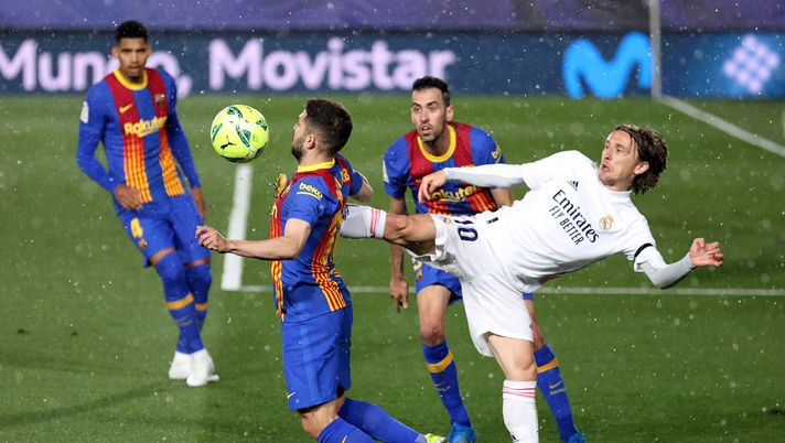 MADRID, SPAIN - APRIL 10: Jordi Alba of FC Barcelona and Luka Modric of Real Madrid battle for possession during the La Liga Santander match between Real Madrid and FC Barcelona at Estadio Alfredo Di Stefano on April 10, 2021 in Madrid, Spain. Sporting stadiums around Spain remain under strict restrictions due to the Coronavirus Pandemic as Government social distancing laws prohibit fans inside venues resulting in games being played behind closed doors. (Photo by Angel Martinez/Getty Images) MADRID, SPAIN - APRIL 10: Jordi Alba of FC Barcelona and Luka Modric of Real Madrid battle for possession during the La Liga Santander match between Real Madrid and FC Barcelona at Estadio Alfredo Di Stefano on April 10, 2021 in Madrid, Spain. Sporting stadiums around Spain remain under strict restrictions due to the Coronavirus Pandemic as Government social distancing laws prohibit fans inside venues resulting in games being played behind closed doors. (Photo by Angel Martinez/Getty Images)