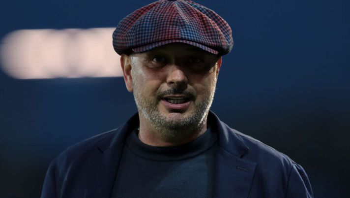 BERGAMO, ITALY - APRIL 25: Sinisa Mihajlovic, Head Coach of Bologna F.C. 1909 looks on prior to the Serie A match between Atalanta BC and Bologna FC at Gewiss Stadium on April 25, 2021 in Bergamo, Italy. Sporting stadiums around Italy remain under strict restrictions due to the Coronavirus Pandemic as Government social distancing laws prohibit fans inside venues resulting in games being played behind closed doors. (Photo by Emilio Andreoli/Getty Images) Sky: “Mihajlovic in bilico, si gioca tutto con la Lazio: ecco la prima scelta in caso di esonero” - immagine 1