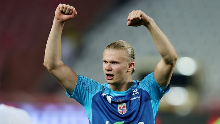 BELGRADE, SERBIA - JUNE 02: Erling Haaland of Norway celebrates after victory in the UEFA Nations League League B Group 4 match between Serbia and Norway at Stadion Rajko Mitić on June 02, 2022 in Belgrade, Serbia. (Photo by Srdjan Stevanovic/Getty Images) NUOVA MAGLIA 9 HAALAND MANCHESTER CITY