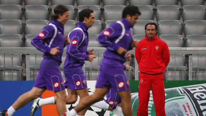 MUNICH, GERMANY - OCTOBER 20: Claudio Cesare Prandelli, head coach of Fiorentina, looks on during the ACF Fiorentina training session at the Allianz Arena on October 20, 2008 in Munich, Germany. Fiorentina will play against Bayern Muenchen during the UEFA Champions League Group F match on October 21. (Photo by Alexander Hassenstein/Bongarts/Getty Images) MUNICH, GERMANY - OCTOBER 20: Claudio Cesare Prandelli, head coach of Fiorentina, looks on during the ACF Fiorentina training session at the Allianz Arena on October 20, 2008 in Munich, Germany. Fiorentina will play against Bayern Muenchen during the UEFA Champions League Group F match on October 21. (Photo by Alexander Hassenstein/Bongarts/Getty Images)