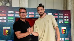 Genoa, il rinforzo per la difesa è Dragusin: firma e prime foto in rossoblù