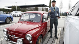 Sergio Ramos si presenta al campo d’allenamento con la sua nuova auto: una 600 d’epoca