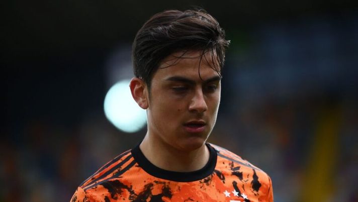 Juventus' Argentinian forward Paulo Dybala looks on during the Italian Serie A football match between Udinese and Juventus at the Dacia Arena Stadium in Udine, on May 2, 2021. (Photo by MARCO BERTORELLO / AFP) (Photo by MARCO BERTORELLO/AFP via Getty Images) Dybala: “Sono molto felice. La numero 10 di Totti? Sarà una sorpresa” - immagine 1