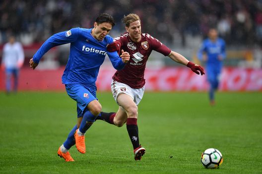  TURIN, ITALY - MARCH 18: Cristian Ansaldi (R) of Torino FC competes with Federico Chiesa of ACF Fiorentina during the serie A match between Torino FC and ACF Fiorentina at Stadio Olimpico di Torino on March 18, 2018 in Turin, Italy. (Photo by Valerio Pennicino/Getty Images) 