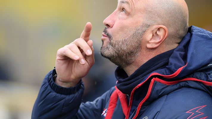 BENEVENTO, ITALY - FEBRUARY 18: Coach of FC Crotone Walter Zenga during the serie A match between Benevento Calcio and FC Crotone at Stadio Ciro Vigorito on February 18, 2018 in Benevento, Italy. (Photo by Francesco Pecoraro/Getty Images) BENEVENTO, ITALY - FEBRUARY 18: Coach of FC Crotone Walter Zenga during the serie A match between Benevento Calcio and FC Crotone at Stadio Ciro Vigorito on February 18, 2018 in Benevento, Italy. (Photo by Francesco Pecoraro/Getty Images)