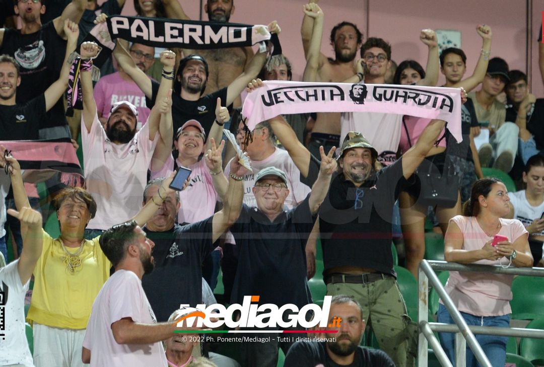 FOTOTIFO, Palermo-Genoa 1-0: i tifosi allo stadio “Renzo Barbera” (Gallery) - immagine 4