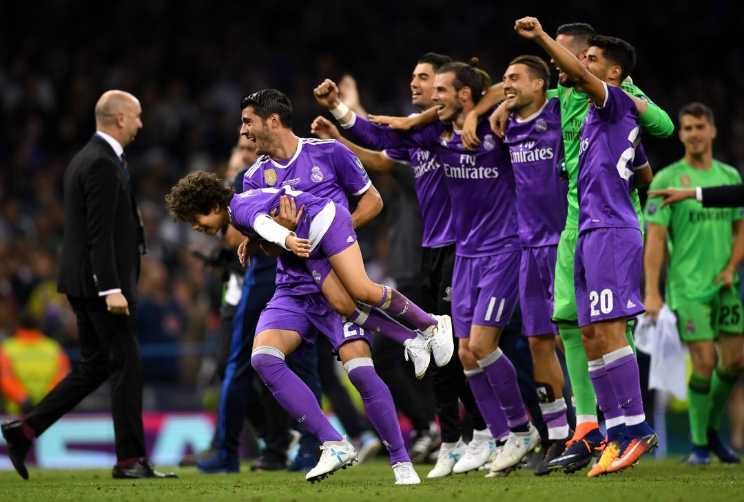  CARDIFF, WALES - JUNE 03: The Real Madrid team celebrate victory after the UEFA Champions League Final between Juventus and Real Madrid at National Stadium of Wales on June 3, 2017 in Cardiff, Wales.  (Photo by Shaun Botterill/Getty Images) 