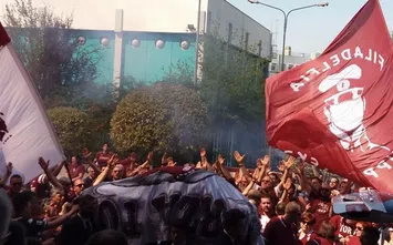  Foto tratte dal gruppo Facebook "La gente come noi non molla mai", lo stesso su cui erano state organizzate le aste dei cimeli