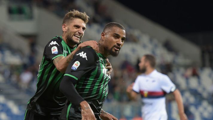 REGGIO NELL'EMILIA, ITALY - SEPTEMBER 02: Kevin-Prince Boateng (R) of US Sassuolo celebrates his first goal with Domenico Berardi of US Sassuolo during the serie A match between US Sassuolo and Genoa CFC at Mapei Stadium - Citta' del Tricolore on September 2, 2018 in Reggio nell'Emilia, Italy. (Photo by Pier Marco Tacca/Getty Images) Sassuolo, dubbio modulo: da Magnani a Sensi e Djuricic, come cambia la formazione - immagine 1