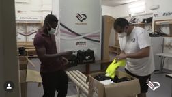 VIDEO Palermo, Kanoute cuore d’oro: regala maglie rosanero e palloni in Senegal