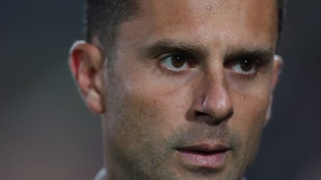 LA SPEZIA, ITALY - OCTOBER 26: Thiago Motta manager of Spezia Calcio looks on during the Serie A match between Spezia Calcio and Genoa CFC at Stadio Alberto Picco on October 26, 2021 in La Spezia, Italy. (Photo by Gabriele Maltinti/Getty Images) LA SPEZIA, ITALY - OCTOBER 26: Thiago Motta manager of Spezia Calcio looks on during the Serie A match between Spezia Calcio and Genoa CFC at Stadio Alberto Picco on October 26, 2021 in La Spezia, Italy. (Photo by Gabriele Maltinti/Getty Images)