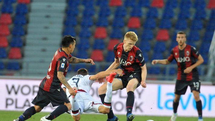 BOLOGNA, ITALY - JULY 01: Jerdi Schouten of Bologna FC in action during the Serie A match between Bologna FC and Cagliari Calcio at Stadio Renato Dall'Ara on July 01, 2020 in Bologna, Italy. (Photo by Mario Carlini / Iguana Press/Getty Images) BOLOGNA, ITALY - JULY 01: Jerdi Schouten of Bologna FC in action during the Serie A match between Bologna FC and Cagliari Calcio at Stadio Renato Dall'Ara on July 01, 2020 in Bologna, Italy. (Photo by Mario Carlini / Iguana Press/Getty Images)