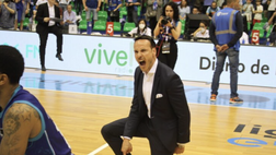 Basket, squadra retrocede e il presidente li fa inginocchiare davanti ai tifosi