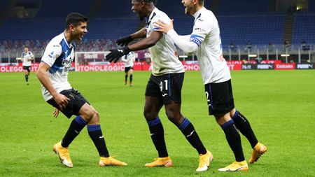 MILAN, ITALY - JANUARY 23: Duvan Zapata of Atalanta B.C. celebrates with team mates Cristian Romero (L) of Atalanta and Rafael Toloi (R) after scoring their team's third goal during the Serie A match between AC Milan and Atalanta BC at Stadio Giuseppe Meazza on January 23, 2021 in Milan, Italy. Sporting stadiums around Italy remain under strict restrictions due to the Coronavirus Pandemic as Government social distancing laws prohibit fans inside venues resulting in games being played behind closed doors. (Photo by Marco Luzzani/Getty Images) MILAN, ITALY - JANUARY 23: Duvan Zapata of Atalanta B.C. celebrates with team mates Cristian Romero (L) of Atalanta and Rafael Toloi (R) after scoring their team's third goal during the Serie A match between AC Milan and Atalanta BC at Stadio Giuseppe Meazza on January 23, 2021 in Milan, Italy. Sporting stadiums around Italy remain under strict restrictions due to the Coronavirus Pandemic as Government social distancing laws prohibit fans inside venues resulting in games being played behind closed doors. (Photo by Marco Luzzani/Getty Images)
