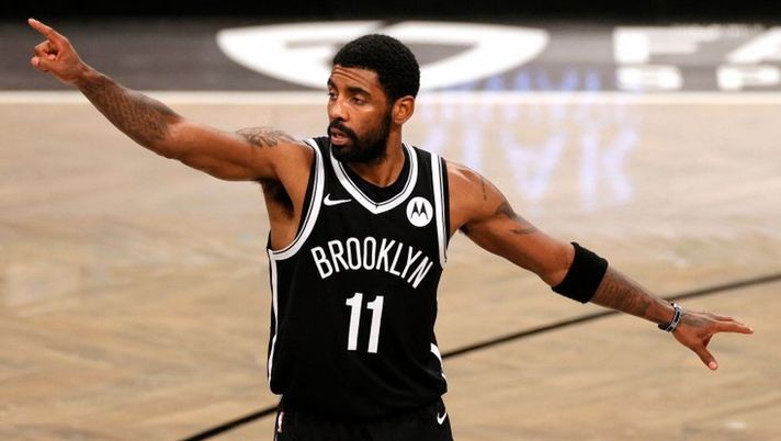 NBA, Irving continua a non vaccinarsi: i Brooklyn Nets lo mettono fuori squadra NBA, Irving continua a non vaccinarsi: i Brooklyn Nets lo mettono fuori squadra - immagine 1