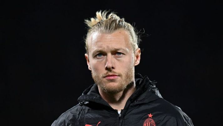FLORENCE, ITALY - MARCH 04: Simon Kjaer of AC Milan looks on during the Serie A match between ACF Fiorentina and AC MIlan at Stadio Artemio Franchi on March 04, 2023 in Florence, Italy. (Photo by Alessandro Sabattini/Getty Images) Milan, prove di formazione verso il Napoli: cosa filtra su Brahim Diaz e Kjaer - immagine 1