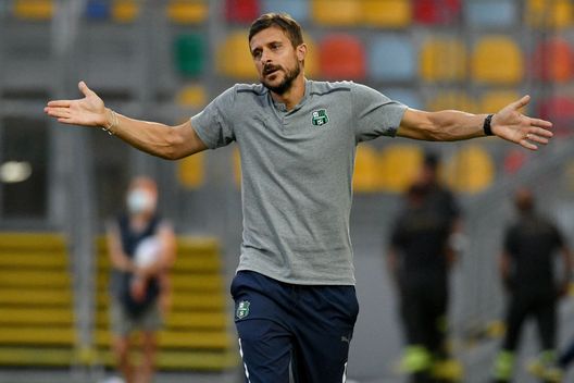 FROSINONE, ITALY - AUGUST 14: US Sassuolo head coach Alessio Dionisi recats during the Pre-Season Friendly match between SS Lazio v US Sassuolo at Stadio Benito Stirpe on August 14, 2021 in Frosinone, Italy. (Photo by Marco Rosi - SS Lazio/Getty Images) FROSINONE, ITALY - AUGUST 14: US Sassuolo head coach Alessio Dionisi recats during the Pre-Season Friendly match between SS Lazio v US Sassuolo at Stadio Benito Stirpe on August 14, 2021 in Frosinone, Italy. (Photo by Marco Rosi - SS Lazio/Getty Images)