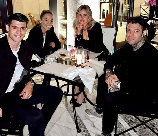 Blitz a Milano per Alice e Alvaro Morata: la coppia bianconera a cena con i Ferragnez Blitz a Milano per Alice e Alvaro Morata: la coppia bianconera a cena con i Ferragnez