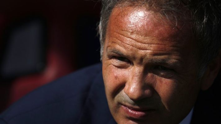 Torino's Serbian coach Sinisa Mihajlovic attends the Italian Serie A football match between Torino and AS Roma at the 'Grande Torino' Stadium in Turin on September 25, 2016. / AFP / MARCO BERTORELLO (Photo credit should read MARCO BERTORELLO/AFP/Getty Images) Mihajlovic esplode: “Basta, in tanti non giocheranno più! Non dovevano esserci Ljajic e Belotti” - immagine 1