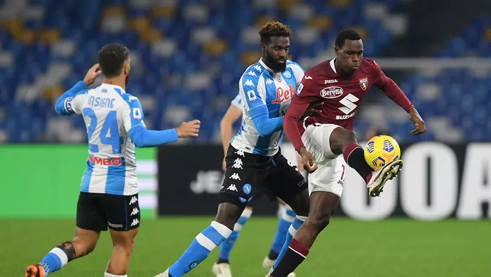 NAPLES, ITALY - DECEMBER 23: Wilfried Singo of Torino battles for possession with Tiemoue Bakayoko of SSC Napoli during the Serie A match between SSC Napoli and Torino FC at Stadio Diego Armando Maradona on December 23, 2020 in Naples, Italy. Sporting stadiums around Italy remain under strict restrictions due to the Coronavirus Pandemic as Government social distancing laws prohibit fans inside venues resulting in games being played behind closed doors. (Photo by Francesco Pecoraro/Getty Images)