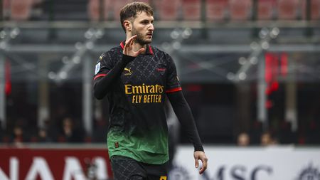 MILAN, ITALY - FEBRUARY 15: Santiago Gimenez of AC Milan gestures during the Serie A match between AC Milan and Verona at Stadio Giuseppe Meazza on February 15, 2025 in Milan, Italy. (Photo by Giuseppe Cottini/AC Milan via Getty Images)