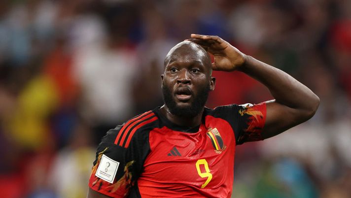 DOHA, QATAR - DECEMBER 01: Romelu Lukaku of Belgium looks on during the FIFA World Cup Qatar 2022 Group F match between Croatia and Belgium at Ahmad Bin Ali Stadium on December 01, 2022 in Doha, Qatar. (Photo by Francois Nel/Getty Images) Belgio, oggi Lukaku regolarmente in gruppo dopo il riposo extra di ieri - immagine 1