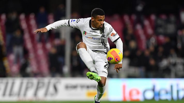 SALERNO, ITALY - FEBRUARY 07: Kelvin Amian of Spezia Calcio during the Serie A match between US Salernitana and Spezia Calcio at Stadio Arechi on February 07, 2022 in Salerno, Italy. (Photo by Francesco Pecoraro/Getty Images) Spezia, Amian: “Ikoné un amico, ma non lunedì. Il pubblico sarà decisivo” - immagine 1
