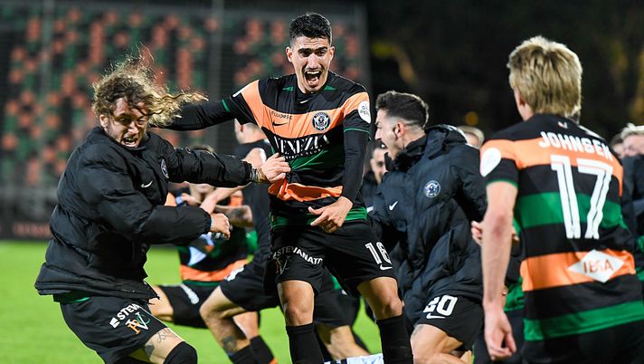 VENICE, ITALY - MAY 27: Luca Fiordilino of Venezia FC celebrates being promoted to Serie A after the Serie B Playoffs Final match between Venezia FC and AS Cittadella at Stadio Pier Luigi Penzo on May 27, 2021 in Venice, Italy. (Photo by Nicolo Zangirolami/Getty Images) 