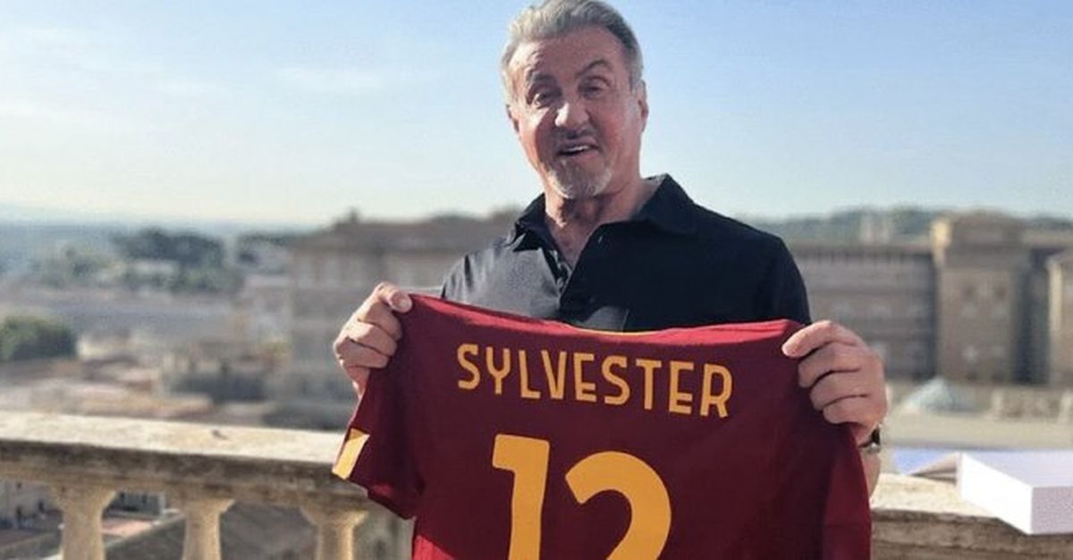 Sylvester Stallone con la maglia della Roma ma al derby tifa… Everton