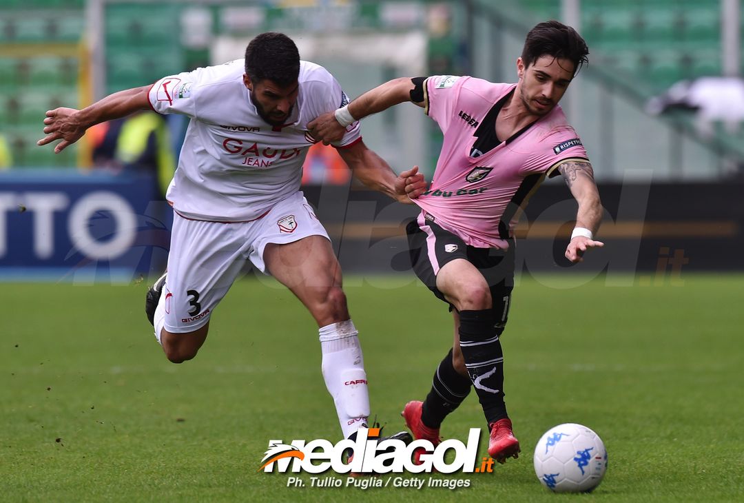  PALERMO, ITALY - MARCH 25:  Anibal Capela (L) of Carpi and Igor Coronado of Palermo compete for the ball during the serie B match between US Citta di Palermo and Carpi FC at Stadio Renzo Barbera on March 25, 2018 in Palermo, Italy.  (Photo by Tullio M. Puglia/Getty Images) 