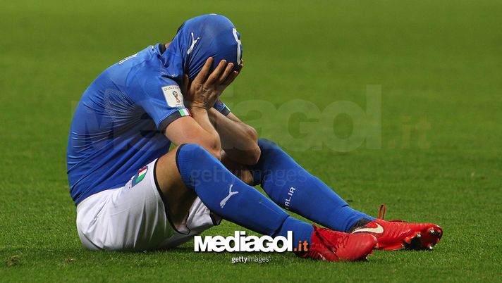 MILAN, ITALY - NOVEMBER 13:  Alessandro Florenzi of Italy reacts after loosing at the end of the FIFA 2018 World Cup Qualifier Play-Off: Second Leg between Italy and Sweden at San Siro Stadium on November 13, 2017 in Milan, Sweden.  (Photo by Marco Luzzani/Getty Images) 
