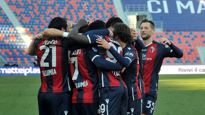 BOLOGNA, ITALY - JANUARY 16: Riccardo Orsolini of Bologna FC celebrates after scoring the opening goal from the penalty spot during the Serie A match between Bologna FC and Hellas Verona FC at Stadio Renato Dall'Ara on January 16, 2021 in Bologna, Italy. (Photo by Mario Carlini / Iguana Press/Getty Images) BOLOGNA, ITALY - JANUARY 16: Riccardo Orsolini of Bologna FC celebrates after scoring the opening goal from the penalty spot during the Serie A match between Bologna FC and Hellas Verona FC at Stadio Renato Dall'Ara on January 16, 2021 in Bologna, Italy. (Photo by Mario Carlini / Iguana Press/Getty Images)