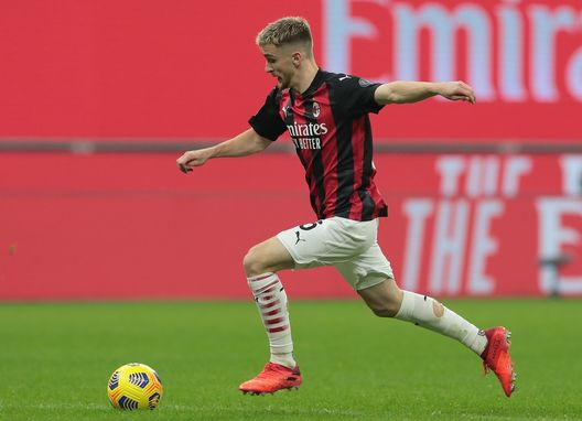 MILAN, ITALY - NOVEMBER 08: Alexis Saelemaekers of AC Milan in action during the Serie A match between AC Milan and Hellas Verona FC at Stadio Giuseppe Meazza on November 8, 2020 in Milan, Italy. (Photo by Emilio Andreoli/Getty Images) MILAN, ITALY - NOVEMBER 08: Alexis Saelemaekers of AC Milan in action during the Serie A match between AC Milan and Hellas Verona FC at Stadio Giuseppe Meazza on November 8, 2020 in Milan, Italy. (Photo by Emilio Andreoli/Getty Images)