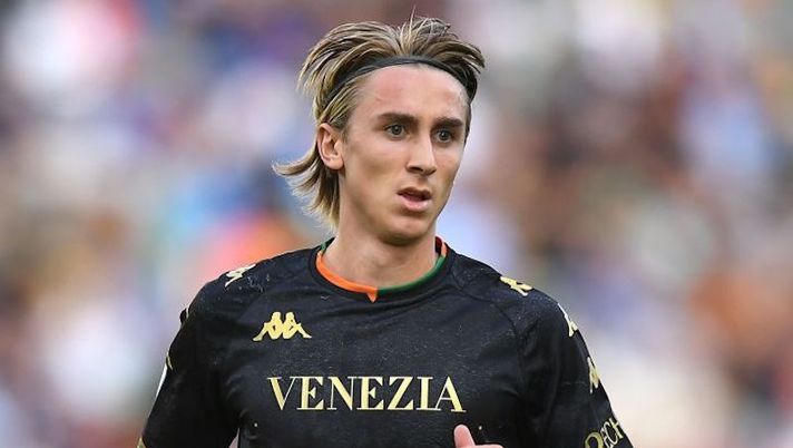 UDINE, ITALY - AUGUST 27: Dennis Johnsen of Venezia FC looks on during the Serie A match between Udinese Calcio and Venezia FC at Dacia Arena on August 27, 2021 in Udine, . (Photo by Alessandro Sabattini/Getty Images) Formazione Venezia, novità Haps e Kiyine: chi gioca e chi rischia con la Lazio - immagine 1