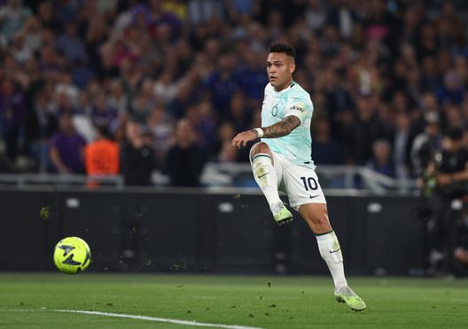 ROME, ITALY - MAY 24: Lautaro Martinez of FC Internazionale in action, kicks the ball during the Coppa Italia Final match between ACF Fiorentina and FC Internazionale at Stadio Olimpico on May 24, 2023 in Rome, Italy. (Photo by Francesco Scaccianoce - Inter/Inter via Getty Images) L.Martinez: “Volevo alzare un’altra coppa, si tratta di questo nel calcio”- immagine 2
