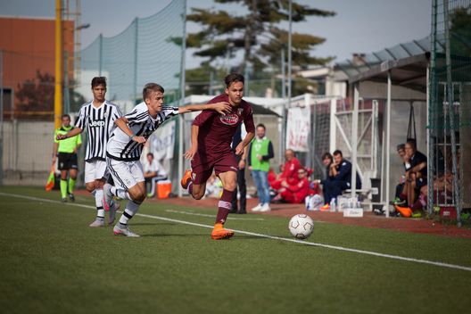 Filippo Gilli (2000) impegnato nel derby contro la Juventus - foto Biscotti Filippo Gilli (2000) impegnato nel derby contro la Juventus - foto Biscotti