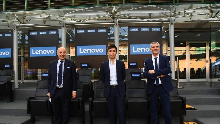 MILAN, ITALY - MAY 08: (L-R) FC Internazionale CEO Giuseppe Marotta; Inter President Steven Zhang and Inter's Delegate Manager Alessandro Antonello arrive before the Serie A match between FC Internazionale and UC Sampdoria at Stadio Giuseppe Meazza on May 08, 2021 in Milan, Italy. Sporting stadiums around Italy remain under strict restrictions due to the Coronavirus Pandemic as Government social distancing laws prohibit fans inside venues resulting in games being played behind closed doors. (Photo by Claudio Villa - Inter/Inter via Getty Images) MILAN, ITALY - MAY 08: (L-R) FC Internazionale CEO Giuseppe Marotta; Inter President Steven Zhang and Inter's Delegate Manager Alessandro Antonello arrive before the Serie A match between FC Internazionale and UC Sampdoria at Stadio Giuseppe Meazza on May 08, 2021 in Milan, Italy. Sporting stadiums around Italy remain under strict restrictions due to the Coronavirus Pandemic as Government social distancing laws prohibit fans inside venues resulting in games being played behind closed doors. (Photo by Claudio Villa - Inter/Inter via Getty Images)
