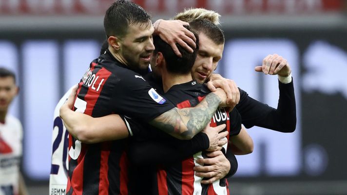 L'esultanza dei giocatori rossoneri per uno dei gol di Ante Rebic in Milan-Crotone 4-0 (Serie A 2020-2021) | News (Getty Images) 