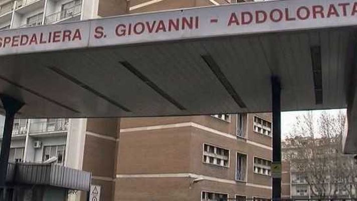 TERRORE A ROMA | Uomo con un fucile al San Giovanni, medici barricati nei reparti TERRORE A ROMA | Uomo con un fucile al San Giovanni, medici barricati nei reparti - immagine 1