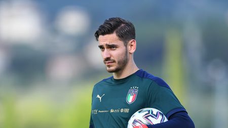 FLORENCE, ITALY - JUNE 17: Alex Meret of Italy in action during a Italy training session at Centro Tecnico Federale di Coverciano on June 17, 2021 in Florence, Italy. (Photo by Claudio Villa/Getty Images)