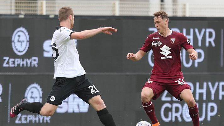 LA SPEZIA, ITALY - MAY 15: Mergim Vojvoda of Torino FC in action during the Serie A match between Spezia Calcio  and Torino FC at Stadio Alberto Picco on May 15, 2021 in La Spezia, Italy.  (Photo by Gabriele Maltinti/Getty Images) 
