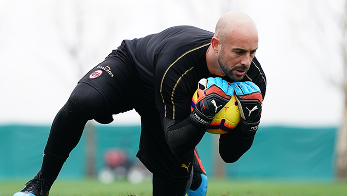 Pepe Reina in allenamento con il Milan a Milanello (credits: acmilan.com) Pepe Reina in allenamento con il Milan a Milanello (credits: acmilan.com)